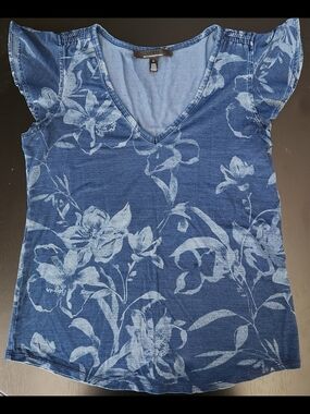 White House Black Market Blue Floral V-Neck Short Sleeve Top